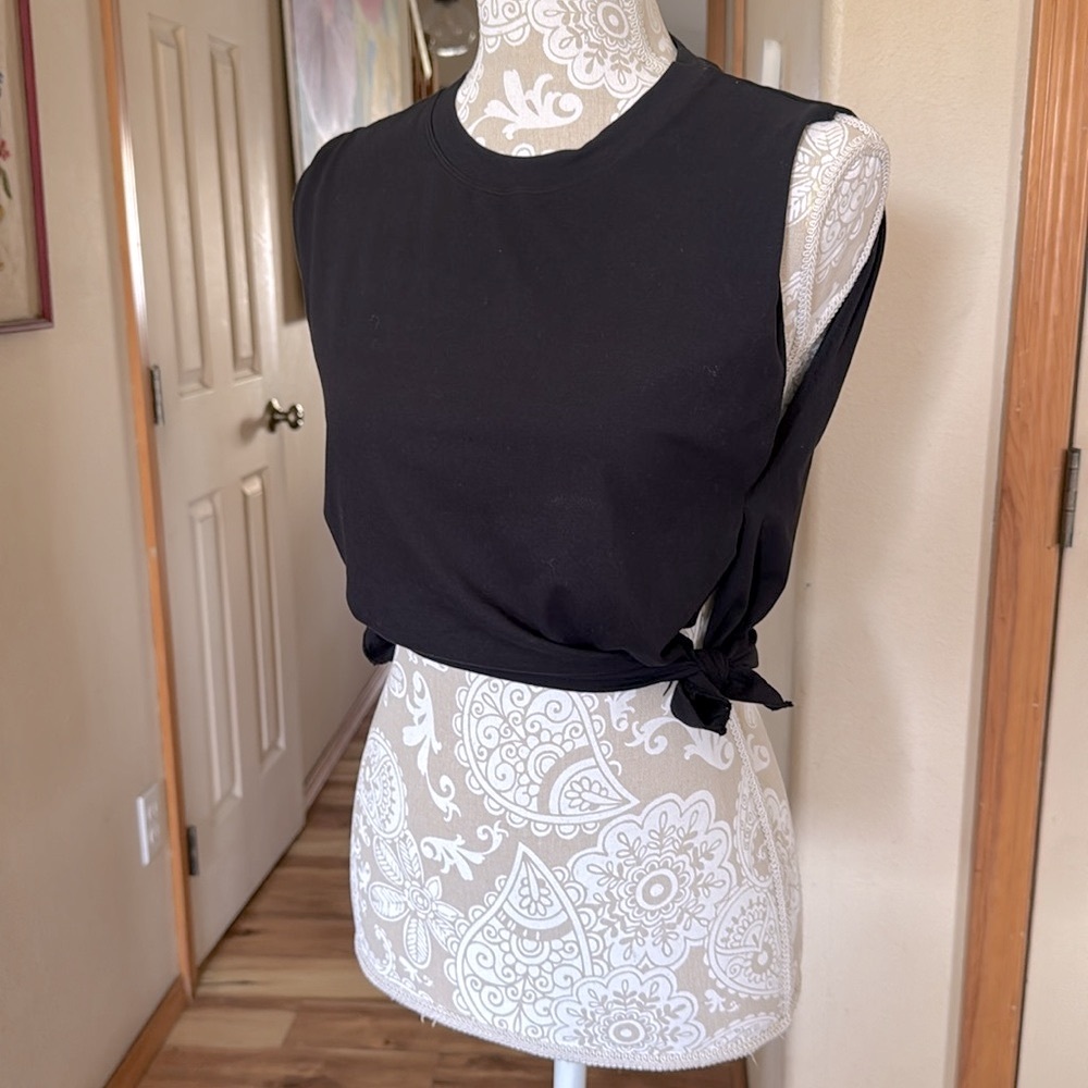 💥3/$12 SALE💥 LegEnd yoga top - Picture 2 of 6